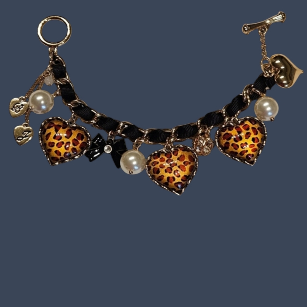 💛🐆Betsey Johnson Cheetah Big Cat Print Puffy Hearts Charm Toggle Bracelet NWOT